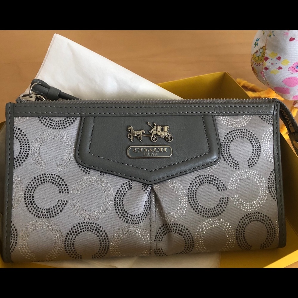*NWOT* The Coach Signature Collection Wristlet